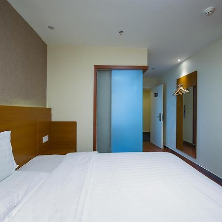 فندق 7Days Premium Guilin Seven Star International Exhibition Center الغرفة الصورة